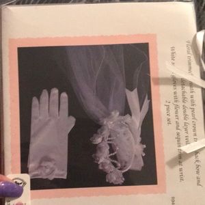 First communion Veil and glove set! Worn once!